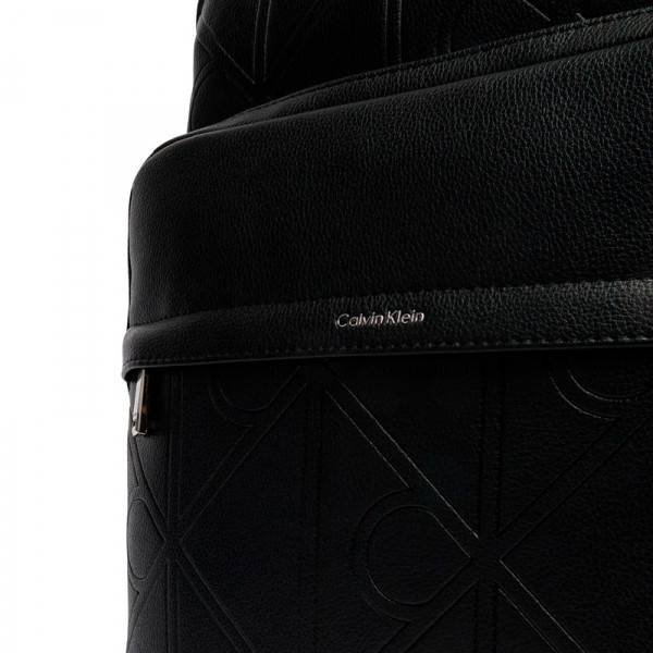 emblem-square-briefcase-backpack