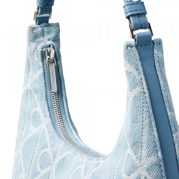 bolso-de-hombro-denim-con-logo-emblematico-en-todo-el-articulo