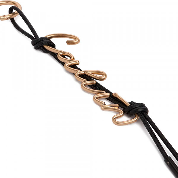 schlusselanhanger-mit-geknoteter-schrift