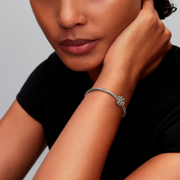 ciondolo-a-forma-di-fiore-in-argento-sterling-764480c01