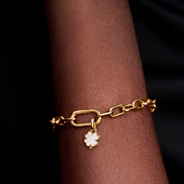 white-lucky-clover-charm-pendant-764564c01