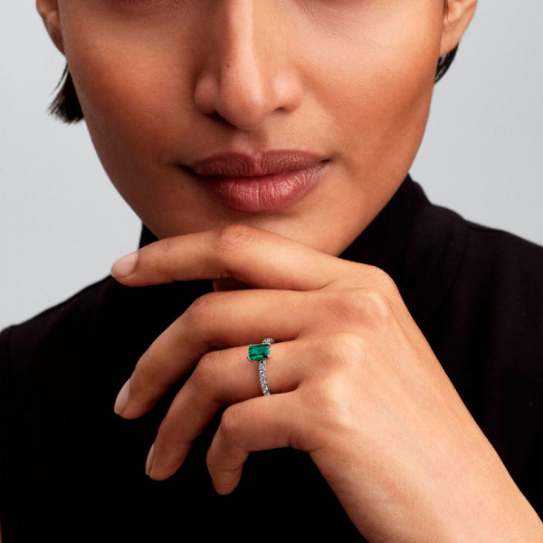 bright-green-rectangular-halo-ring-194506c01