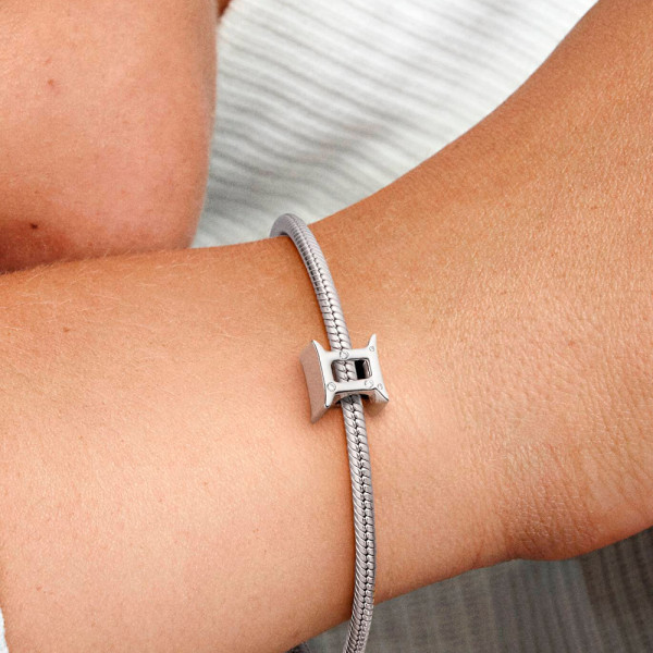 funkelnder-zwillinge-sternzeichen-anhanger-798428c01