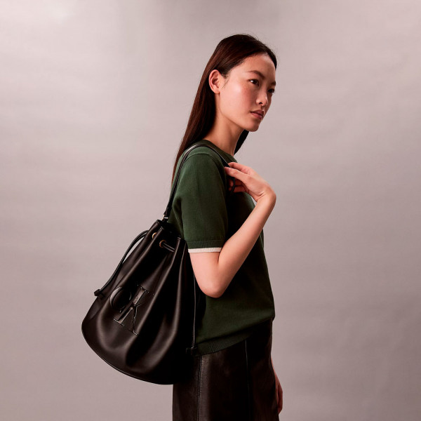 bolso-saco-con-logo-monograma-grabado