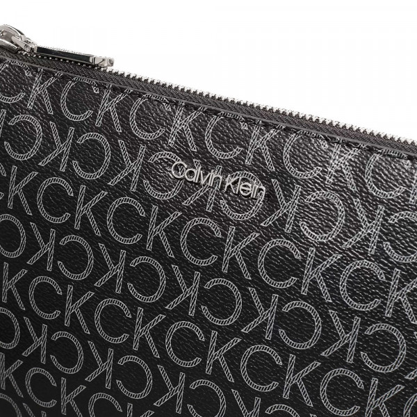 schultertasche-mit-logo