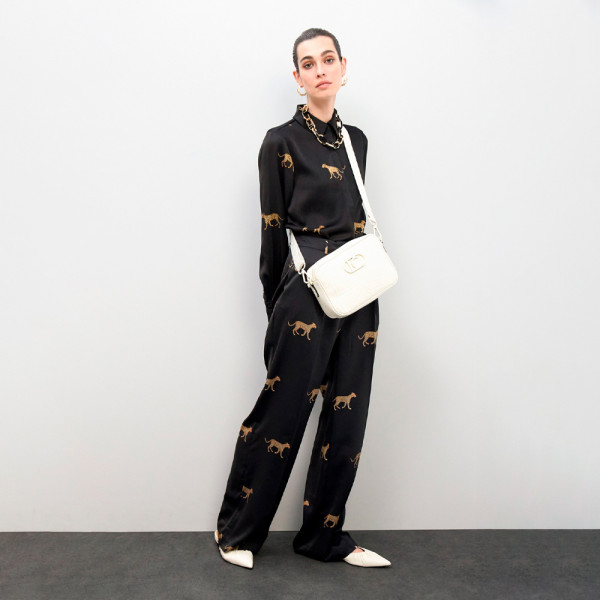 bolsa-de-ombro-com-monograma-bordado