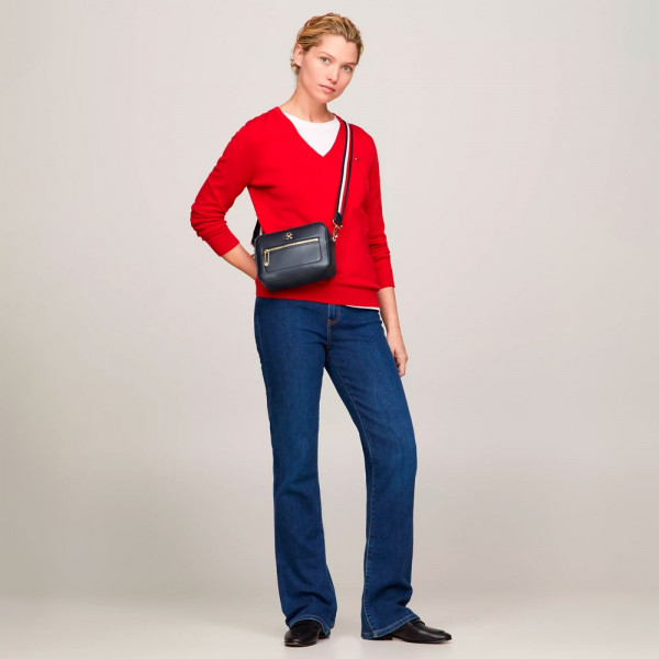 iconic-crossbody-bag-with-distinctive-ribbon