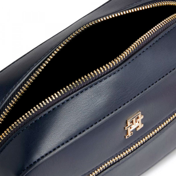 iconic-crossbody-bag-with-distinctive-ribbon