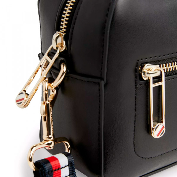 iconic-crossbody-bag-with-distinctive-ribbon