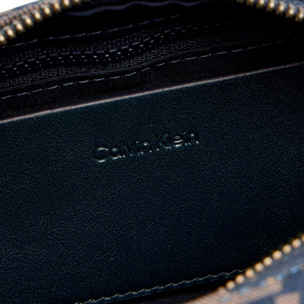 jacquard-hobo-bag-with-logo