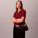 bolsa-de-ombro-em-nylon-macio-e-cetim