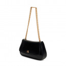 schultertasche-mit-metallkette-und-monogramm-logo