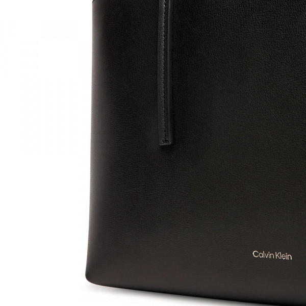 kleine-tote-tasche-mit-folienlogo