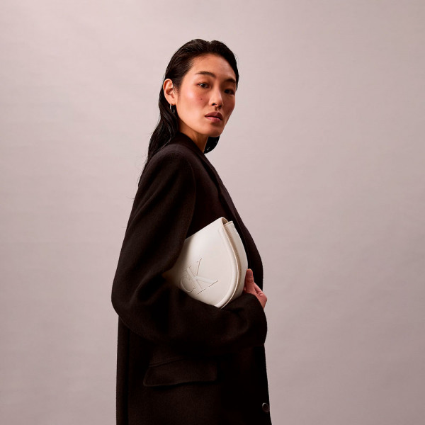 borsa-da-sella-con-monogramma-inciso