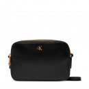 borsa-a-tracolla-con-logo-monogramma-in-metallo