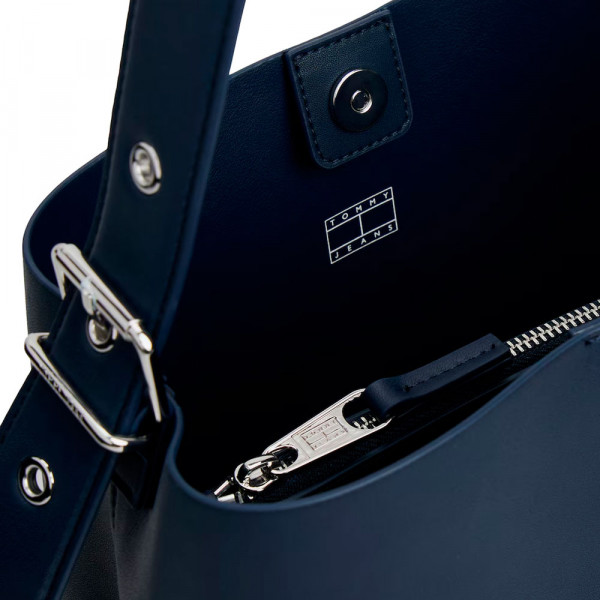 hobo-tasche-mit-logo-badge