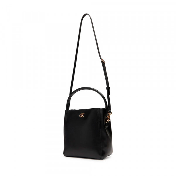 sacktasche-mit-monogramm-logo-und-metallbeschlagen