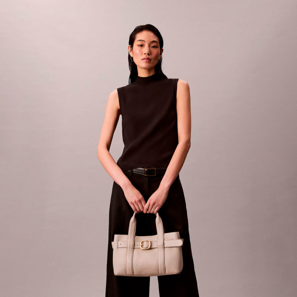 kleine-tragetasche-mit-gurtel