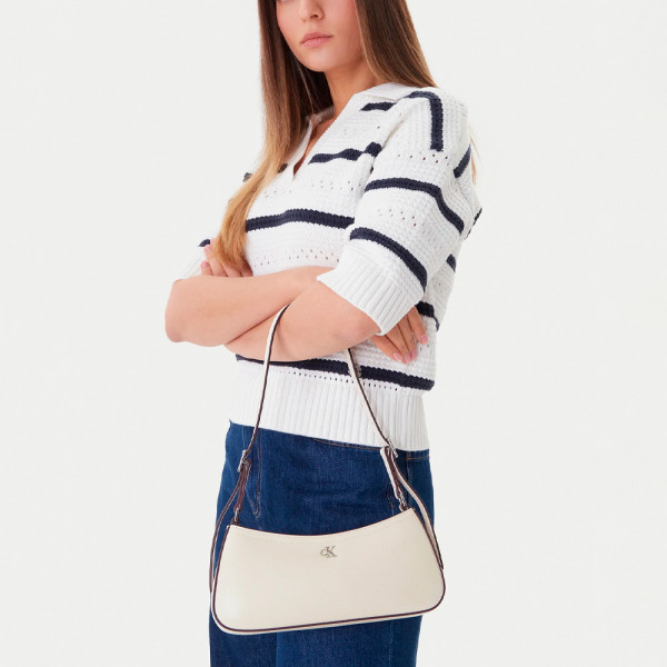 petit-sac-bandouliere-avec-logo-monogramme