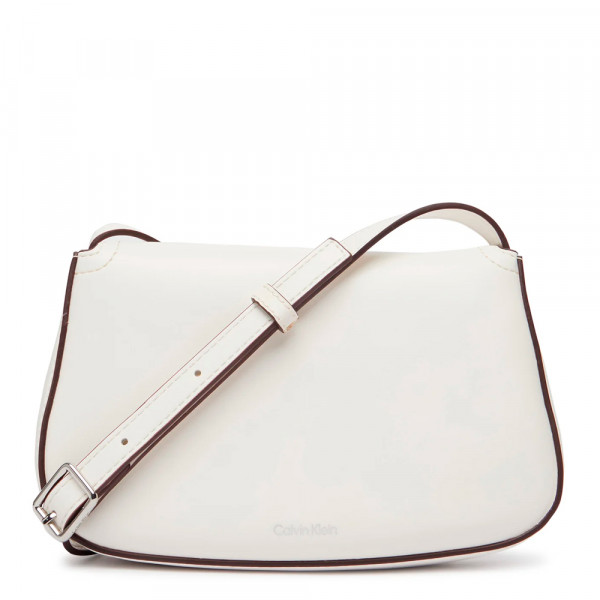 bolso-bandolera-tipo-camara-con-solapa-y-monograma