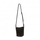 bolsa-tipo-saco-com-o-iconico-logotipo-estampado-por-toda-a-peca