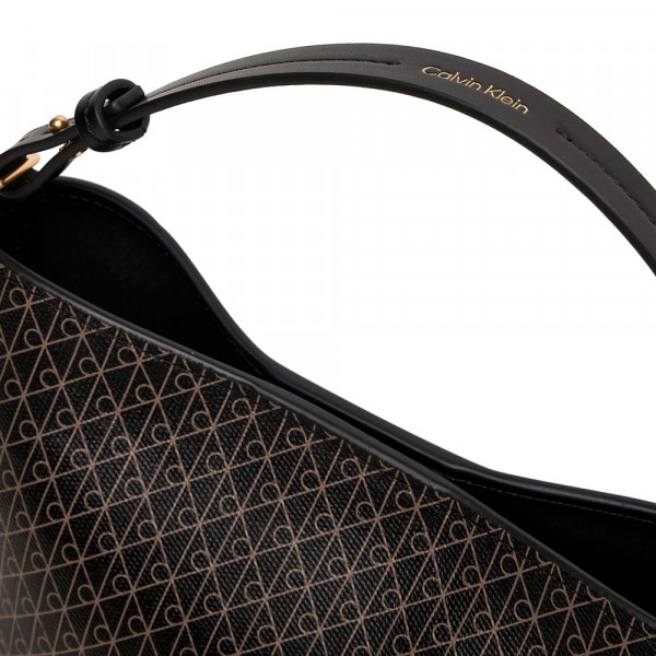 bolsa-tipo-saco-com-o-iconico-logotipo-estampado-por-toda-a-peca