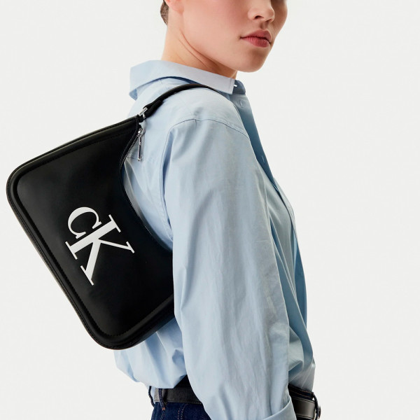 schultertasche-mit-eingraviertem-monogramm-logo