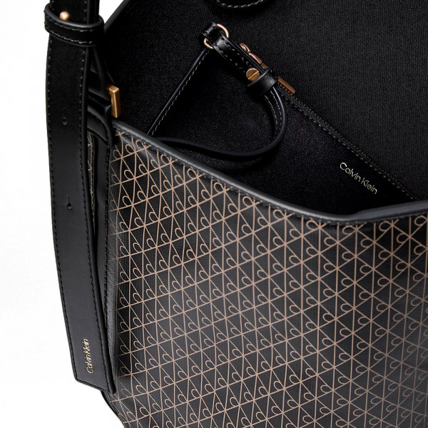 beuteltasche-mit-durchgehendem-ikonischem-logo