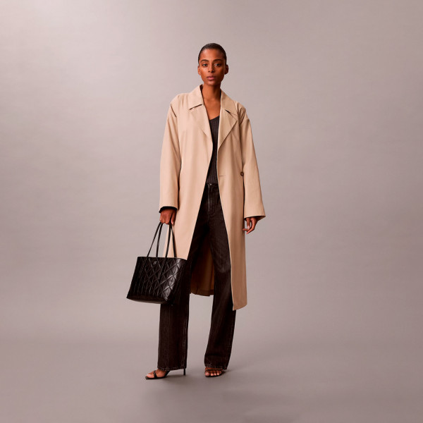 bolso-tote-pequeno-logo-emblematico-acolchado