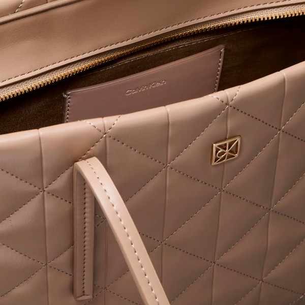 petit-sac-fourre-tout-matelasse-a-logo-signature