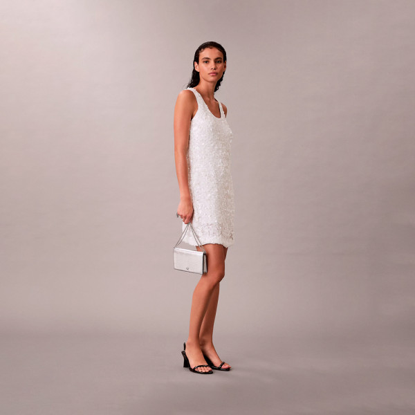 portafoglio-con-catena-in-metallo-monogrammato