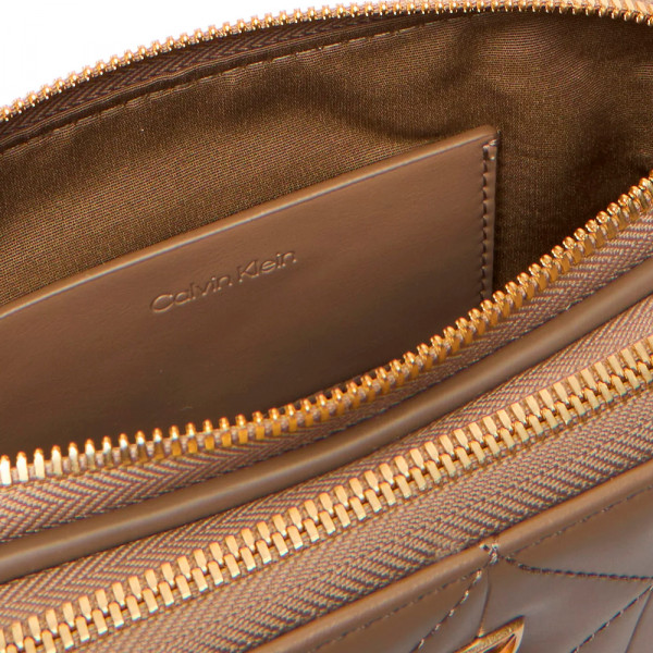 sac-bandouliere-rembourre-avec-double-fermeture-eclair-et-logo-emblematique