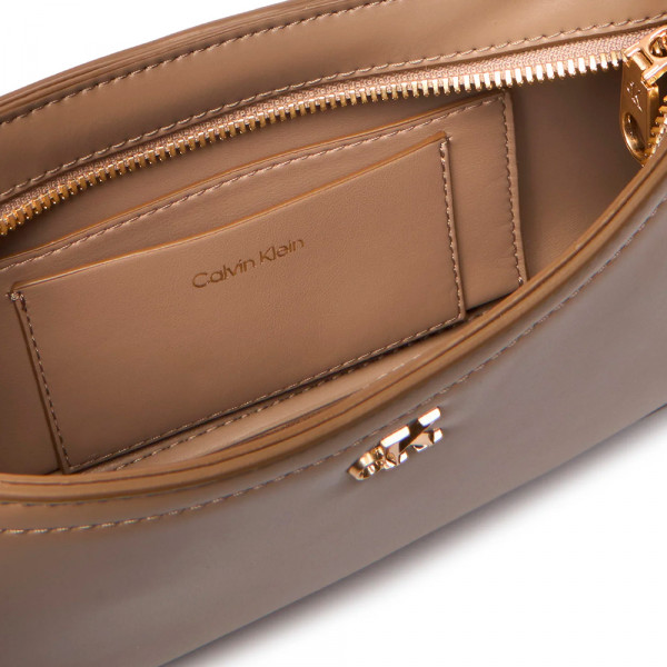 sac-bandouliere-avec-details-metalliques-a-logo-monogramme