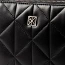 gepolsterte-schultertasche-mit-doppelreissverschluss-und-ikonischem-logo
