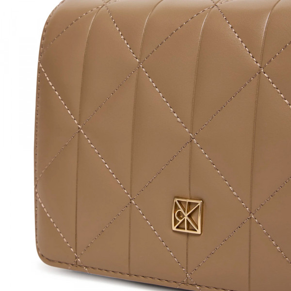 gesteppte-mini-tasche-mit-emblem-logo