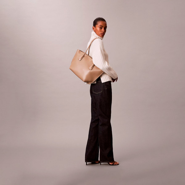 sac-cabas-moyen-a-dome-monogramme