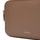 borsa-a-tracolla-con-logo-in-metallo
