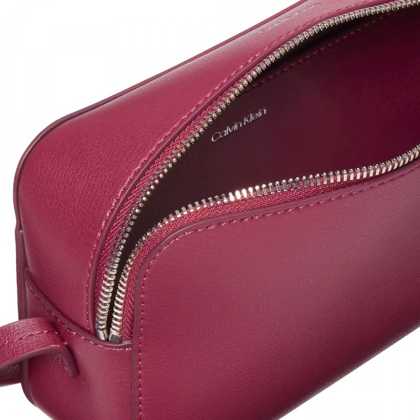 borsa-a-tracolla-con-logo-in-metallo