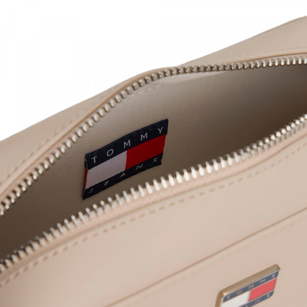 borsa-a-tracolla-essenziale-con-logo-in-metallo