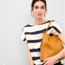 borsa-hobo-con-finta-pelle-manico-intrecciato-e-fiocco