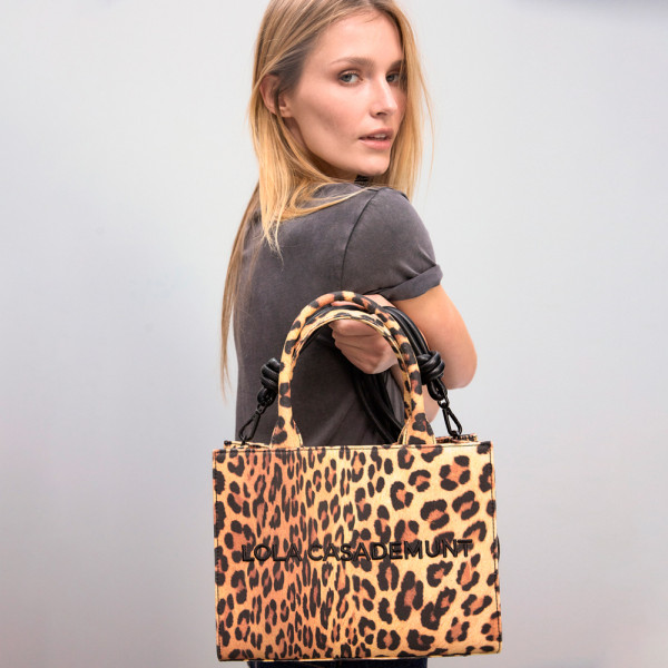 mini-shopper-intrecciata-con-stampa-leopardata