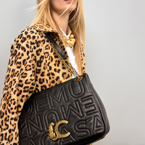 bolsa-de-ombro-com-costura-do-logotipo