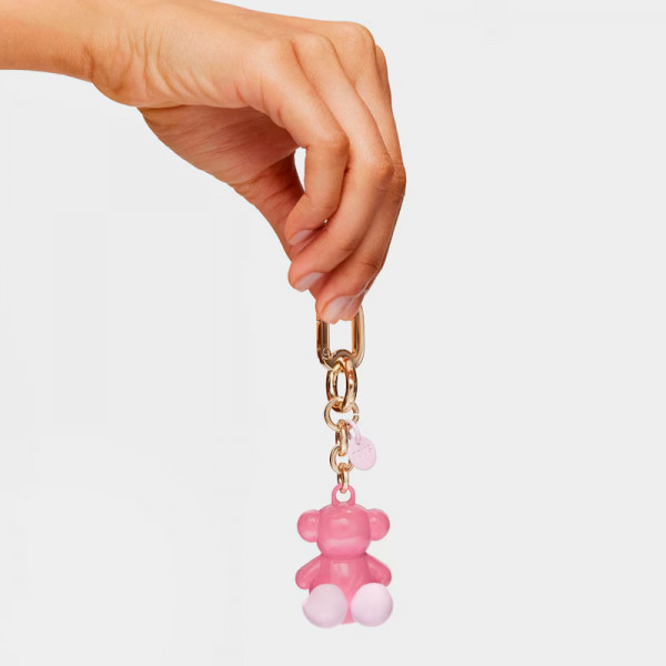porte-cles-en-metal-rose-motif-ours-audacieux
