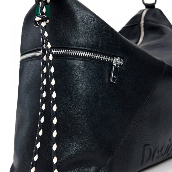 bolsa-grande-com-pingente-com-o-logotipo