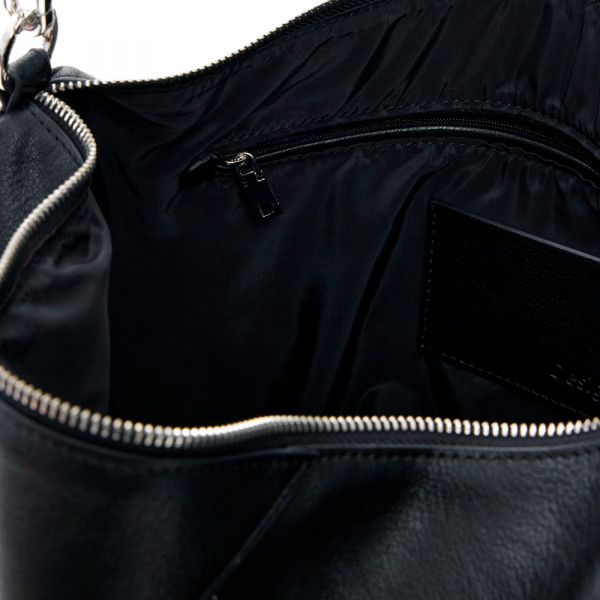 bolsa-grande-com-pingente-com-o-logotipo