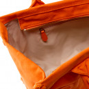sac-cabas-avec-logo-et-details-effiloches