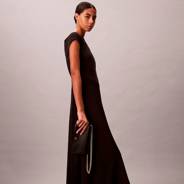 cartera-de-cadena-con-monograma