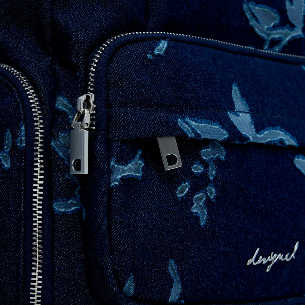 kleiner-rucksack-aus-devore-denim