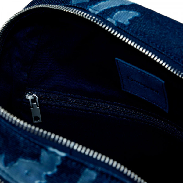 kleiner-rucksack-aus-devore-denim