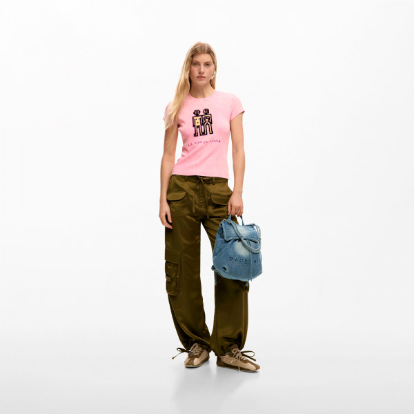 kleiner-rucksack-mit-jeansanhangern